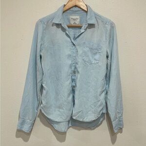 American Eagle Outfitters Blue Relaxed Button Down Shirt